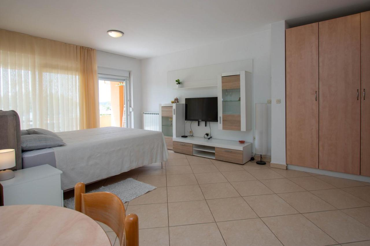 Apartments Matas Sukošan Exterior foto